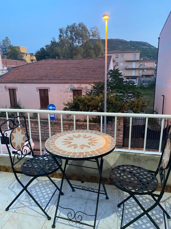 Appartamento Bilocale 4 Posti Bosa Bagian luar foto