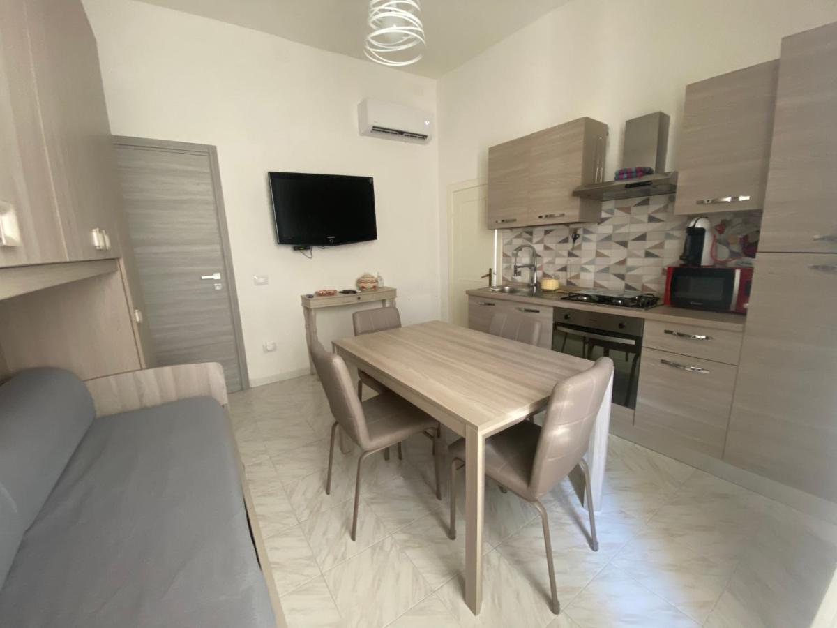 Appartamento Bilocale 4 Posti Bosa Bagian luar foto