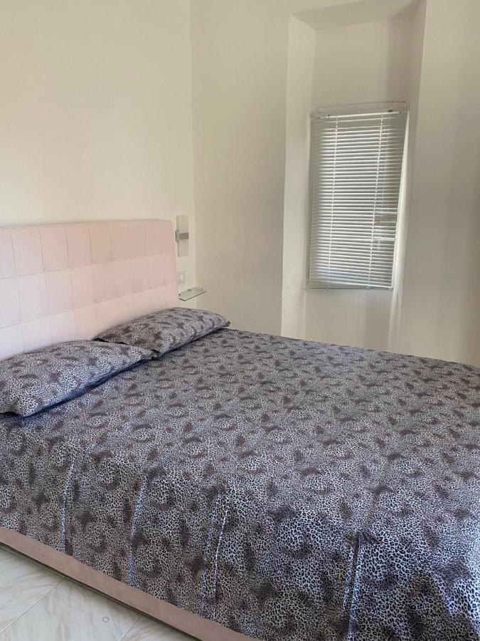 Appartamento Bilocale 4 Posti Bosa Bagian luar foto